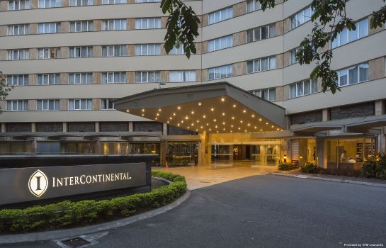 Er leckt sie in Medellín